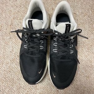 Nike Quest sneakers